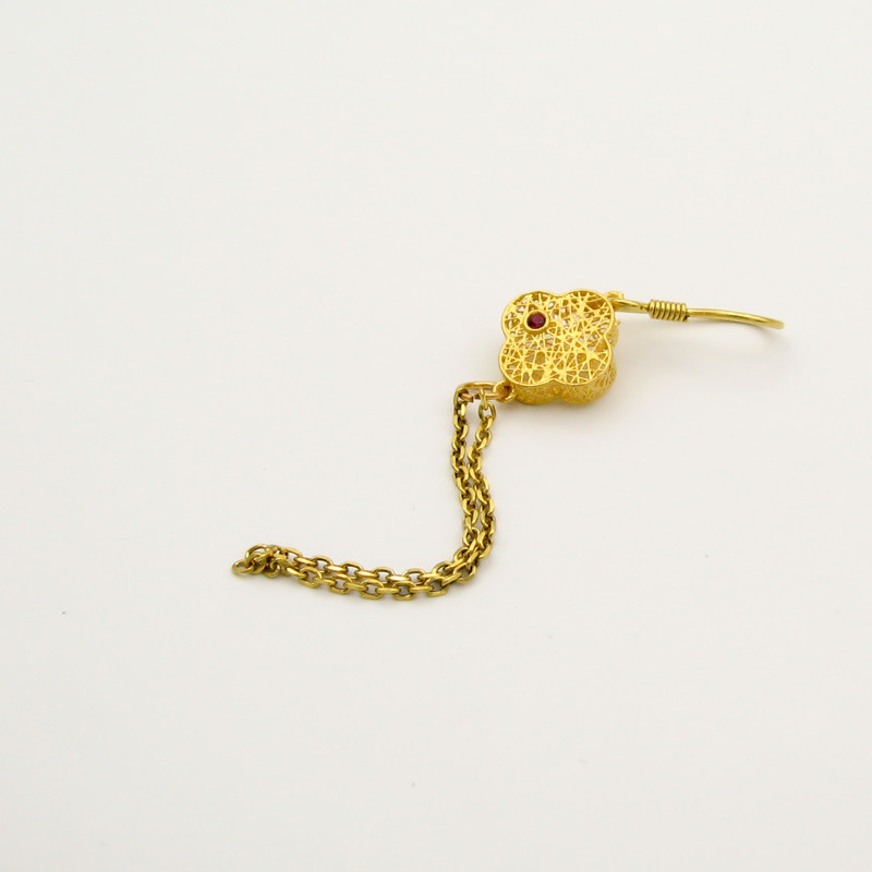 گوشواره طلا 18 عیار زنانه مانچو مدل efgs024