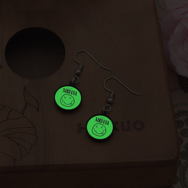 گوشواره زنانه ناکسیگو مدل شب تاب طرح Nirvana کد ES8155