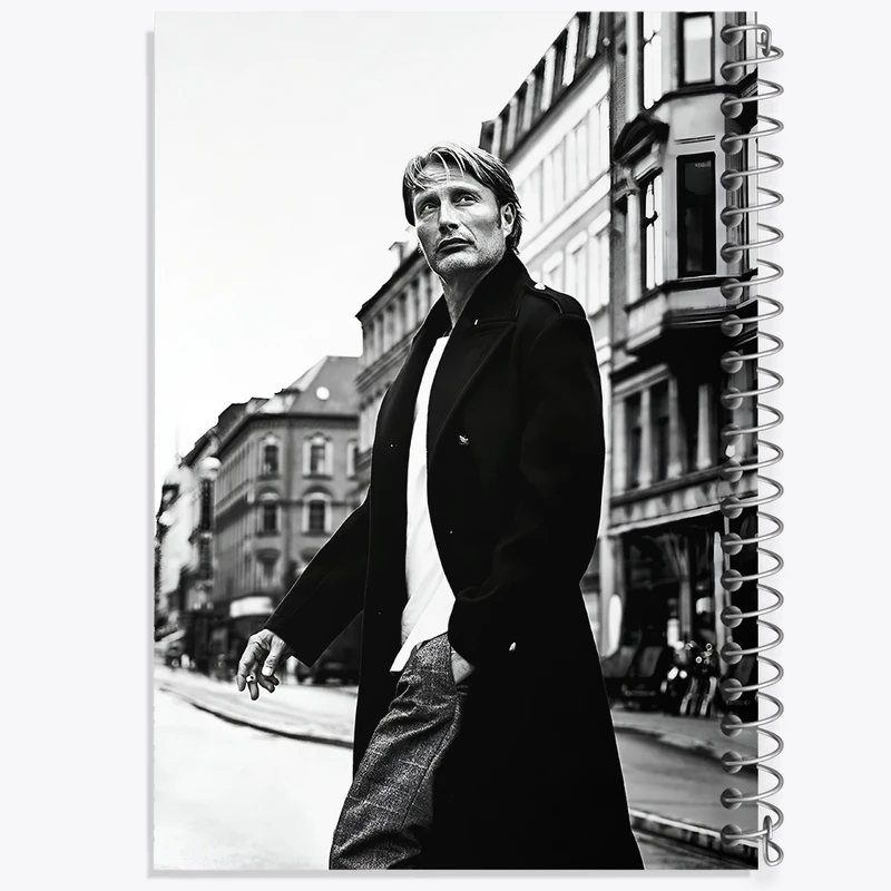 دفتر مشق 100 برگ خندالو طرح مادز میکلسن (Mads Mikkelsen) کد F7453