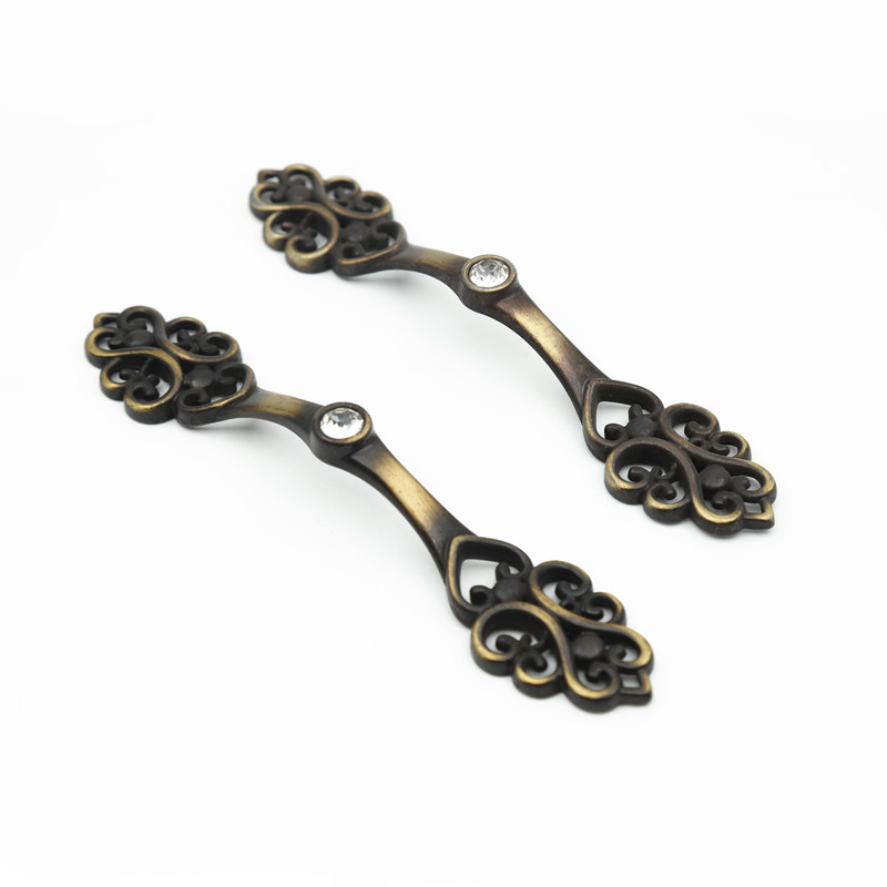 دستگیره کمد مدل کلاسیک نگین دار بسته 2 عددی دستگیره کمد مدل کلاسیک نگین دار بسته 2 عددی