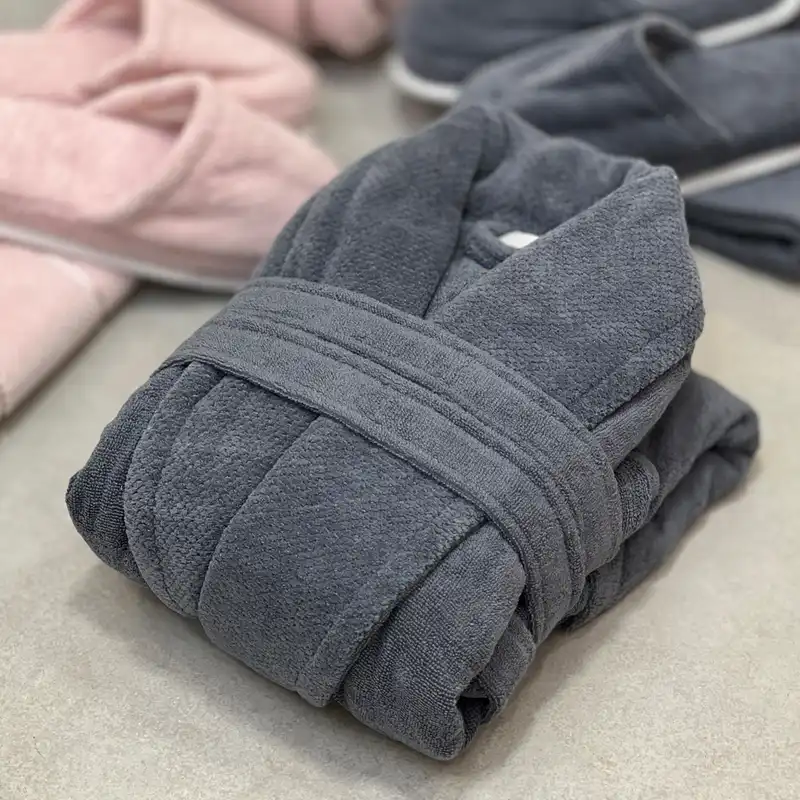 سرویس حوله پالتویی 11 تکه مدل عروس و داماد طرح میکرو کد 61921