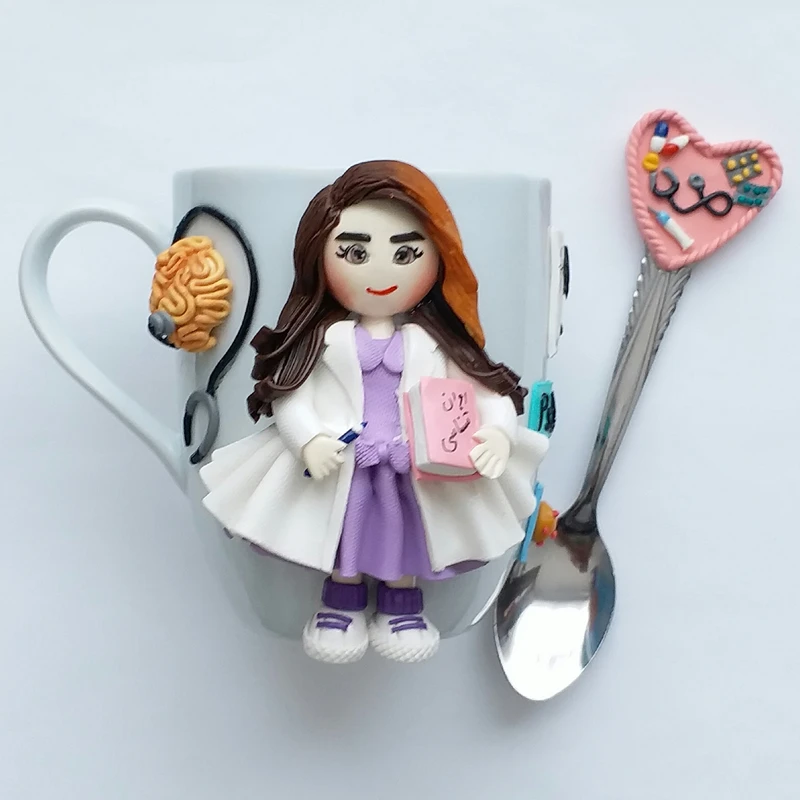 ماگ سرامیکی مدل دختر عروسکی L978 به همراه قاشق