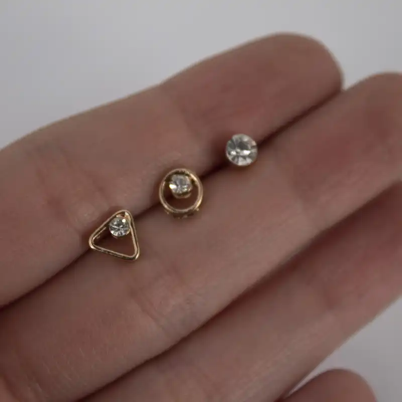 گوشواره زنانه مدل آریا طرح میخی کد 01 مجموعه 6 عددی