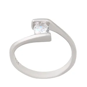 انگشتر نقره زنانه بازرگانی میلادی مدل آبکاری رادیوم کد AWR_895