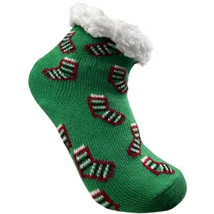 جوراب ساق کوتاه دخترانه مدل کریسمس خزدار استپ دار 03