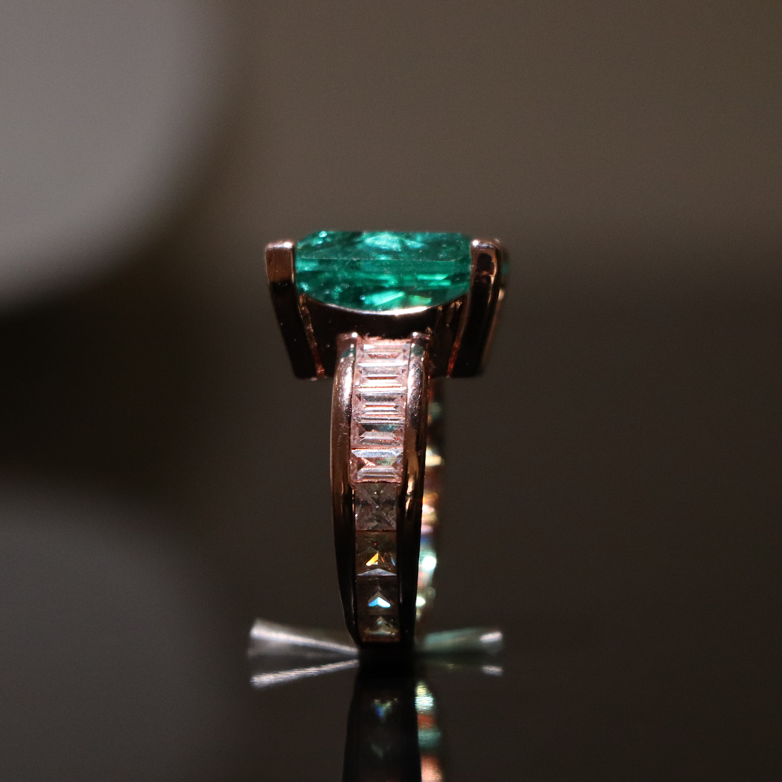 انگشتر نقره زنانه مدل CYEmerald01 انگشتر نقره زنانه مدل CYEmerald01