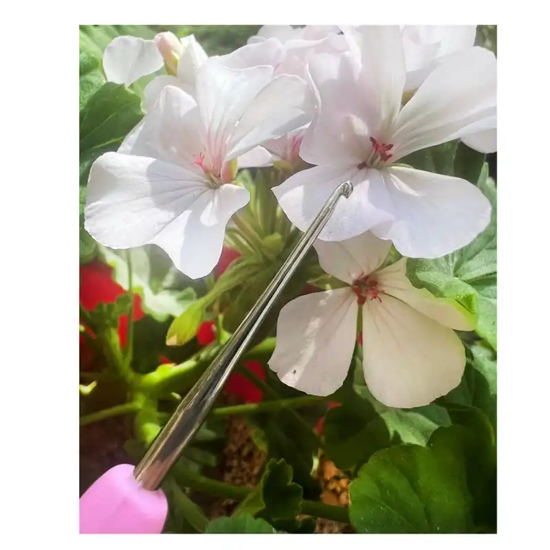 قلاب بافتنی مدل ZHL-1 به همراه سنجاق نشانه گذار بافتنی و سوزن دوخت کاموا مجموعه 4 عددی