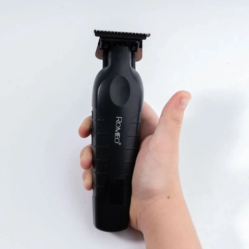 ماشین اصلاح موی سر و صورت رومئو مدل RM-2020، اصلاح به صورت صفر زن، خط زن، نمایشگر LCD، منبع انرژی با کابل USB، تکنولوژی اصلاح به صورت تریم