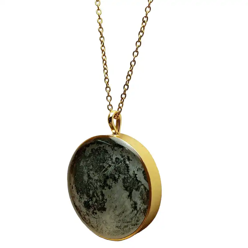 گردنبند زنانه مدل رزینی ماه شب تاب کد 1