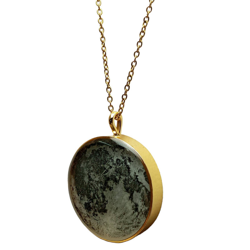 گردنبند زنانه مدل رزینی ماه شب تاب کد 1