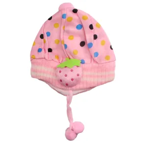 کلاه بافتنی بچگانه مدل فوتر طرح توت فرنگی