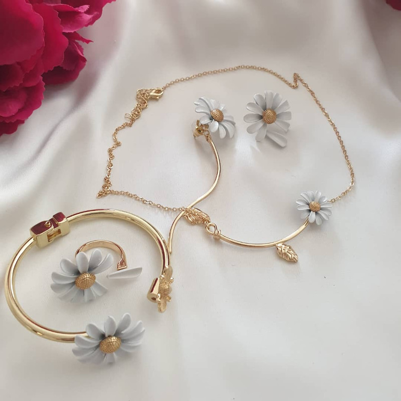 ست زنانه مدل بابونه