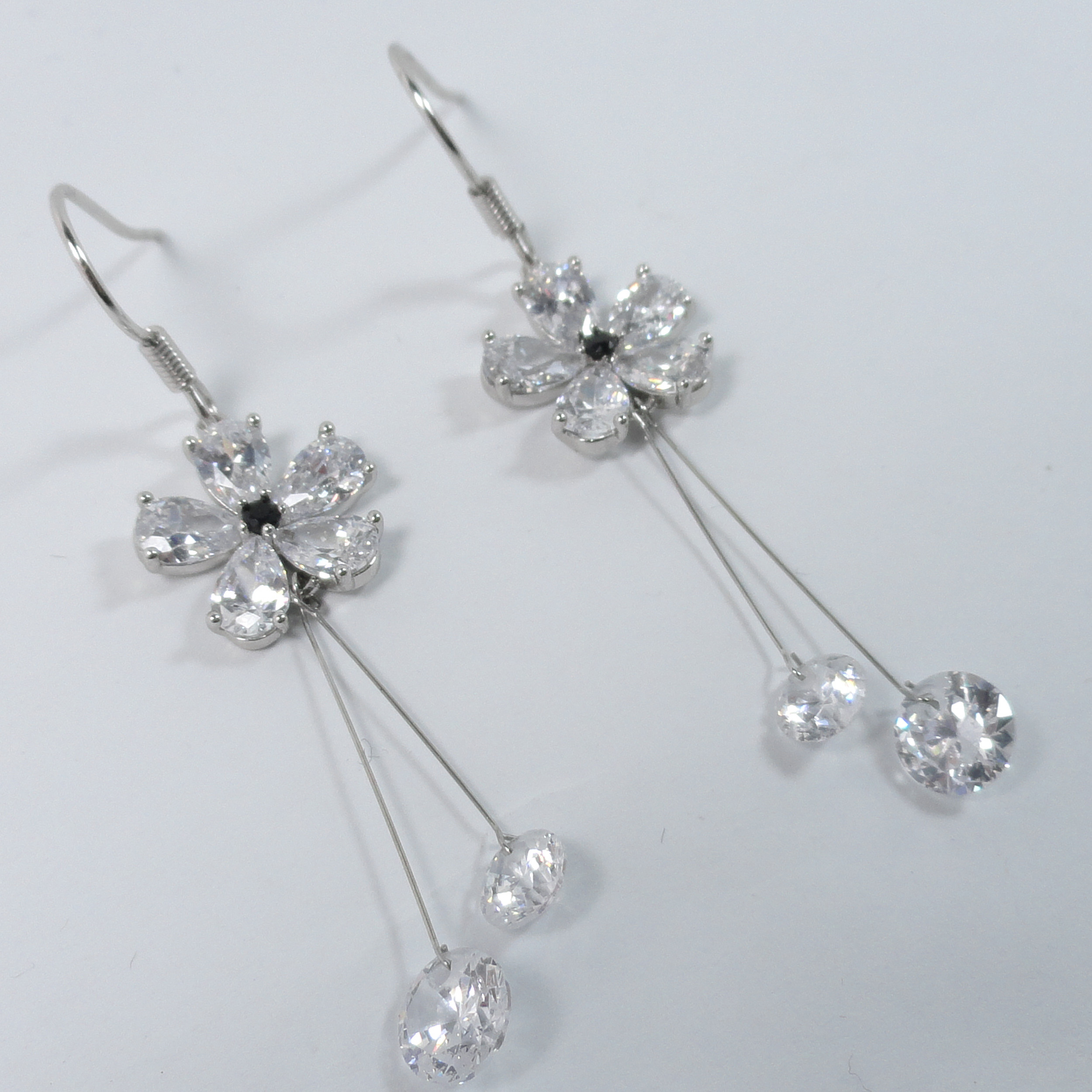 گوشواره دخترانه ژوپینگ مدل فلاور کد AM39