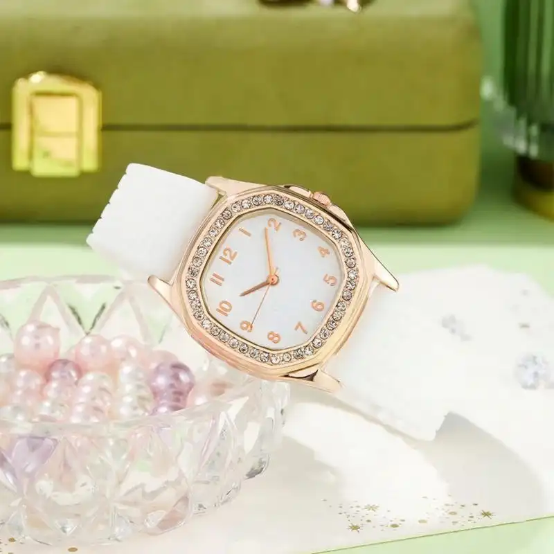 ساعت مچی عقربه ای زنانه مدل بولون 022