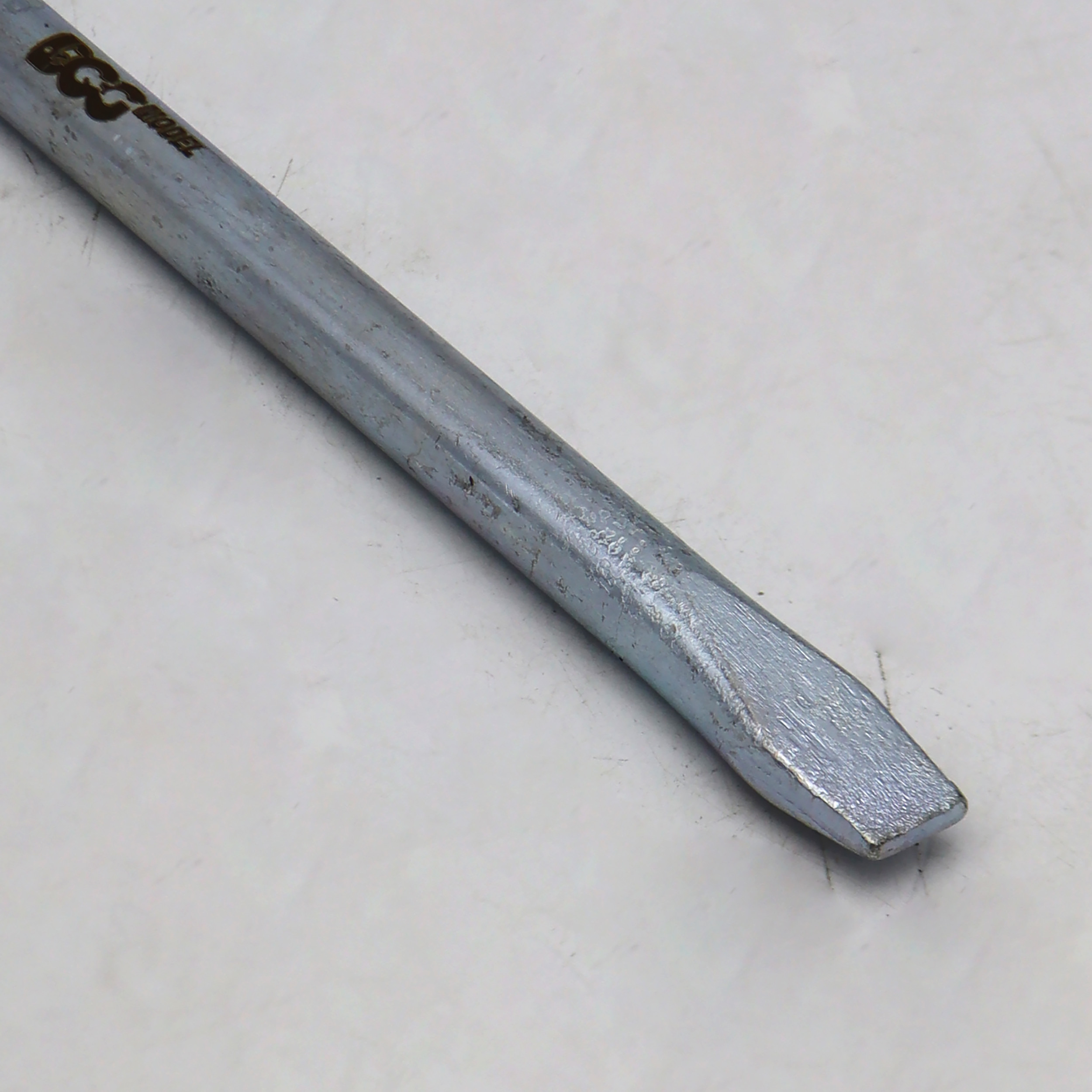 آچار خودرو و چرخ مدل داگ کد YP-28CM سایز 19 میلیمتر