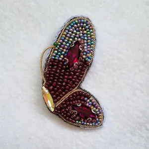 سنجاق سینه زنانه مدل پروانه جواهردوزی کد L802