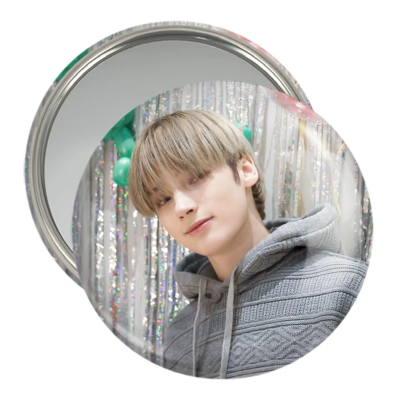 آینه جیبی خندالو مدل هیونینگ کای گروه تی اکس تی TXT  کد 20019