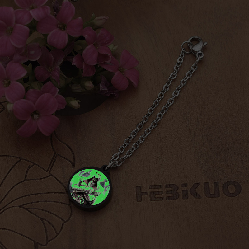 آویز ساعت زنانه ناکسیگو مدل شب تاب طرح اساسینز کرید کد AW9042 آویز ساعت زنانه ناکسیگو مدل شب تاب طرح اساسینز کرید کد AW9042