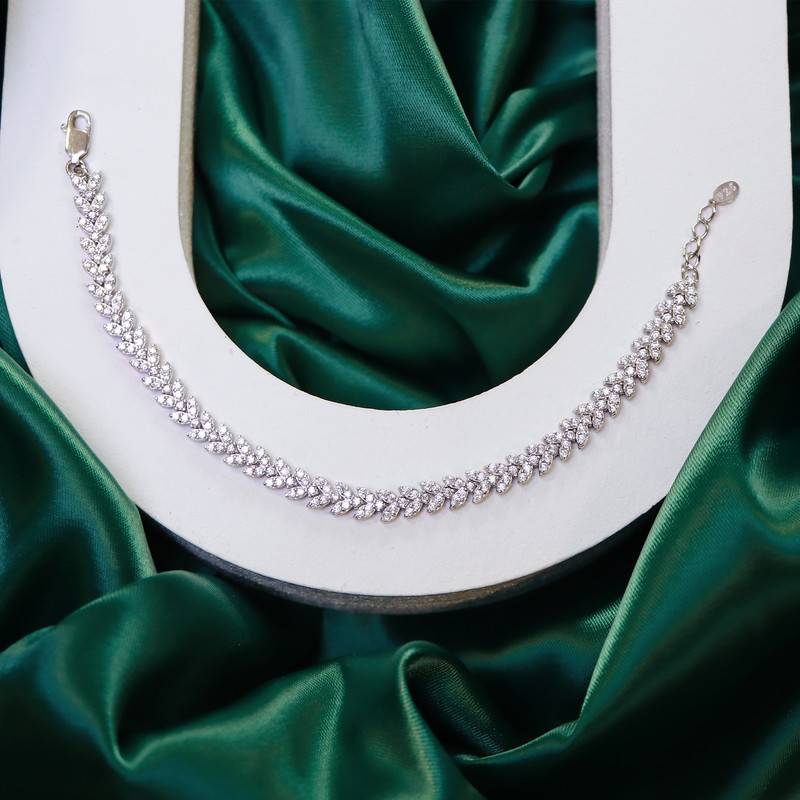 دستبند نقره زنانه جی تی ای مدل نایس دستبند نقره زنانه جی تی ای مدل نایس