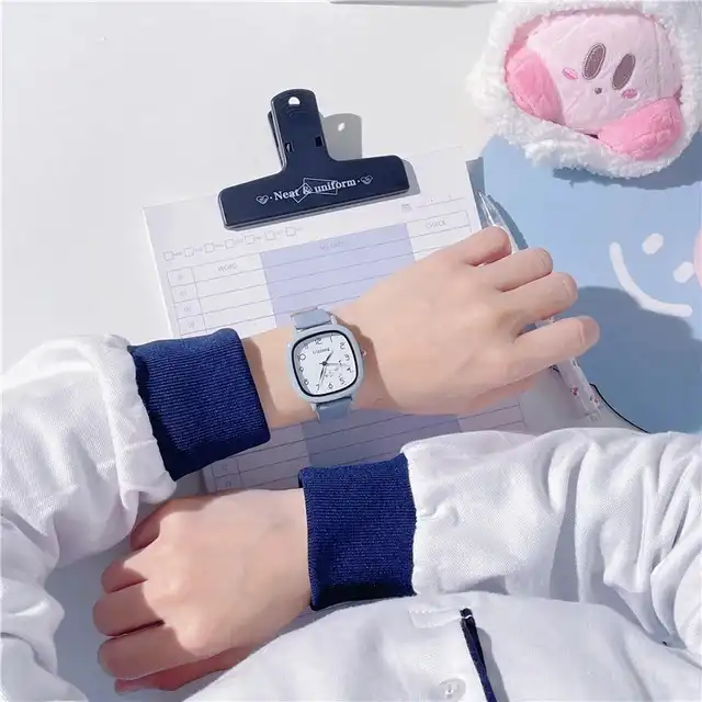 ساعت مچی عقربه ای بولون مدل بند پیو ضد حساسیت کد 7