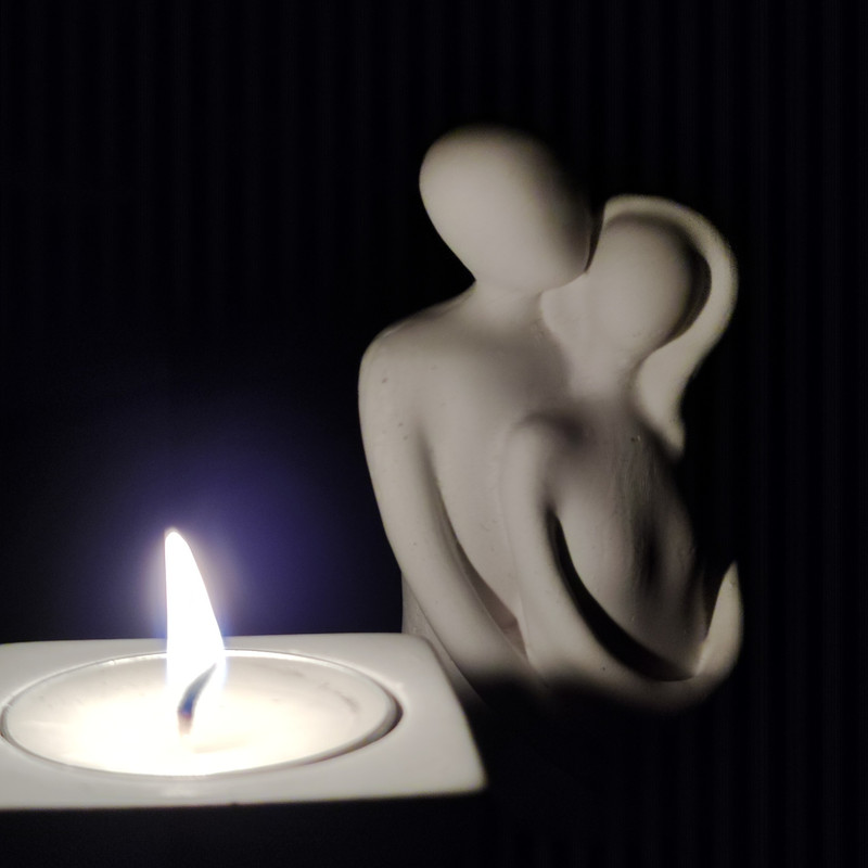 مجسمه مدل  زوج عاشق طرح دربرگرفته به همراه جاشمعی