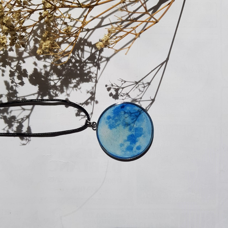 گردنبند دخترانه مدل رزینی ماه گردنبند دخترانه مدل رزینی ماه