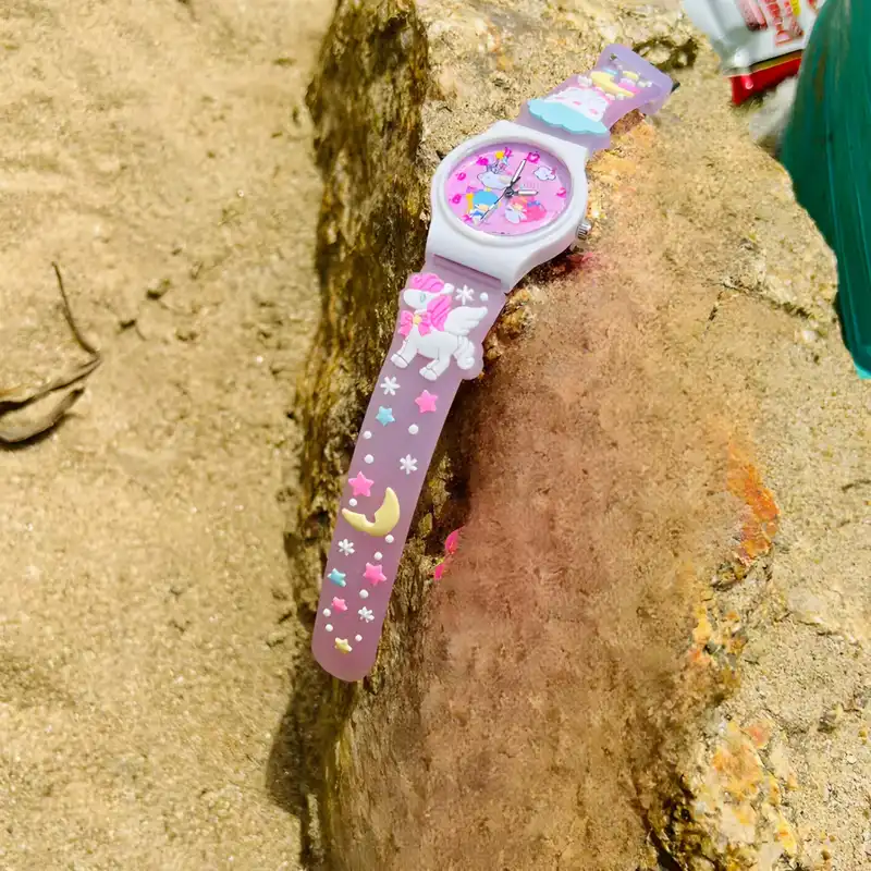 ساعت مچی عقربه ای بچگانه مدل بند سیلیکونی ضد حساسیت طرح یونیکورن اسب تک شاخ