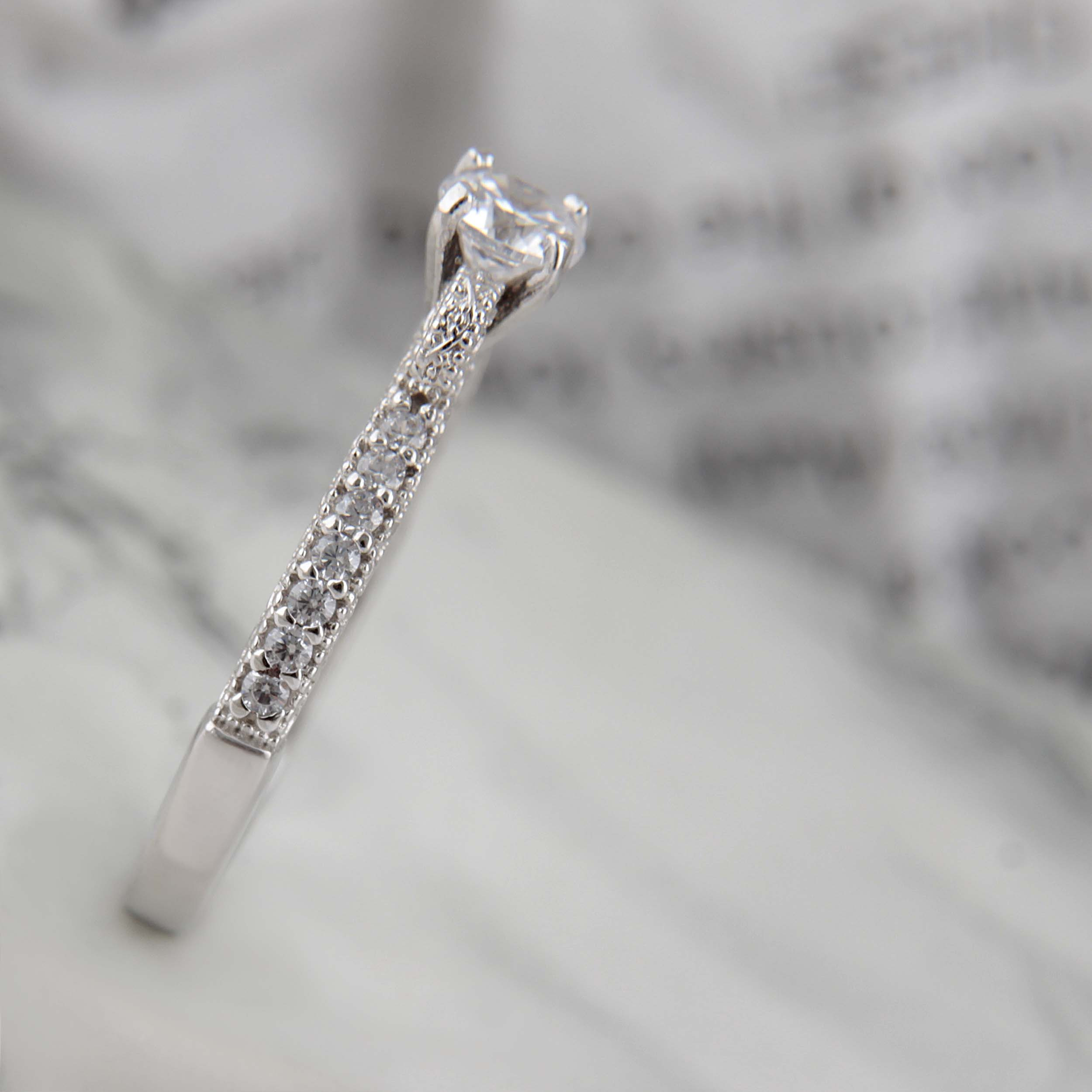 انگشتر نقره زنانه بازرگانی میلادی مدل نگین برلیان اتمی طرح نامزدی فانتزی ابکاری رادیوم کد AWR_1441