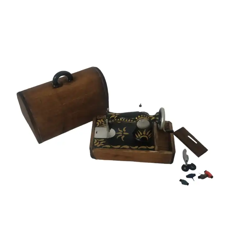 ماکت چوبی مدل چرخ خیاطی قدیمی