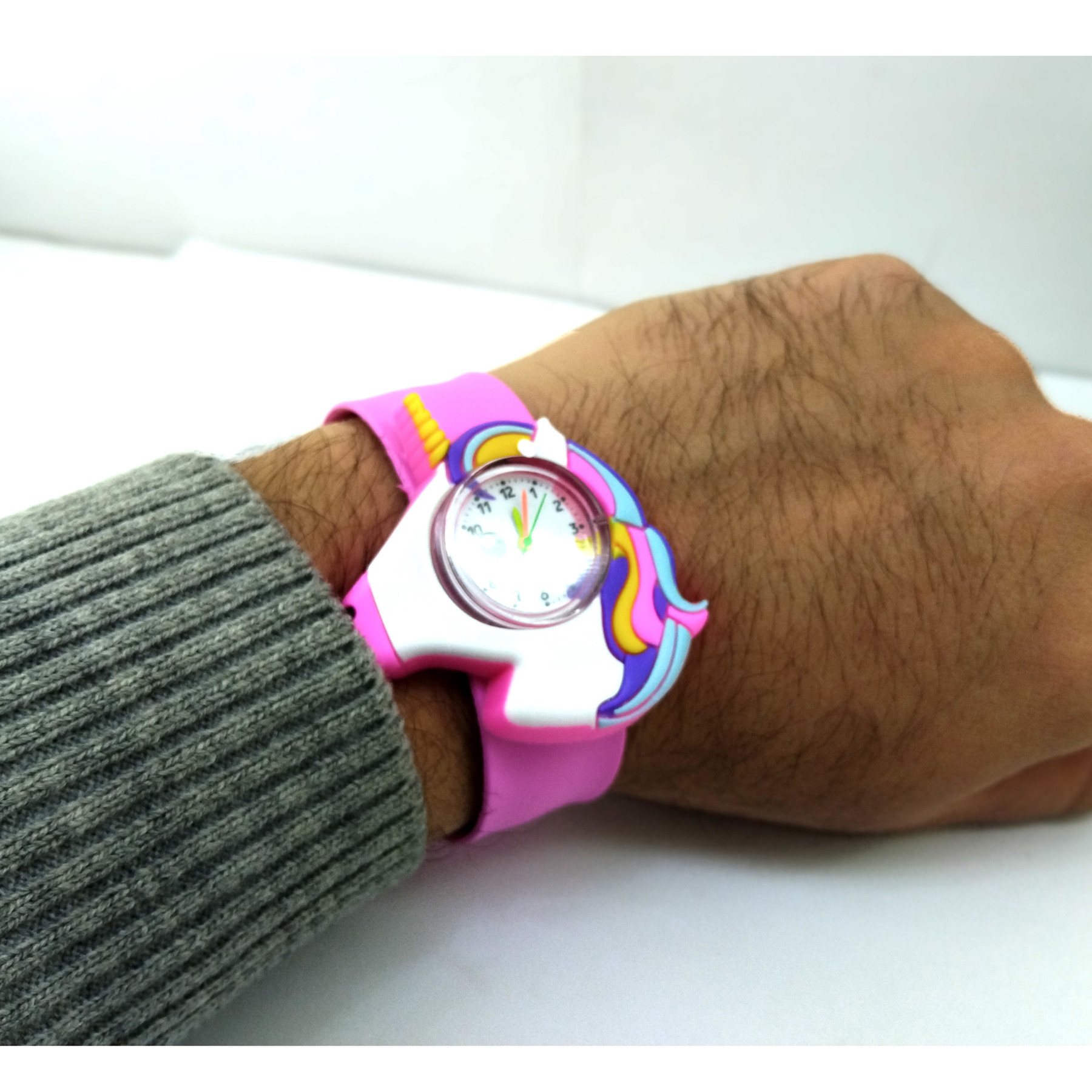 ساعت مچی عقربه ای دخترانه مدل اسب شاخدار کد 2