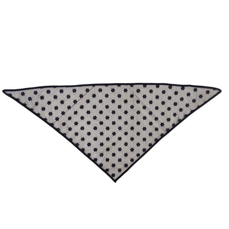 روسری زنانه مدل سه گوش توری طرح بابونه