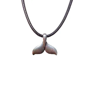 گردنبند مردانه مدل نهنگ
