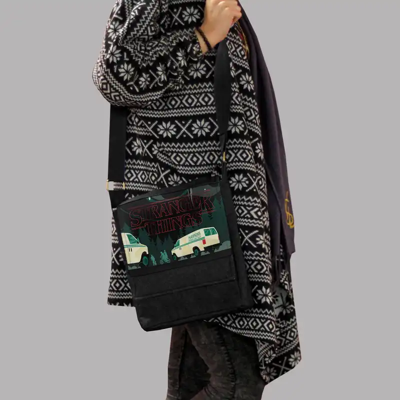 کیف رودوشی بچگانه چی چاپ مدل سریال چیزهای عجیب