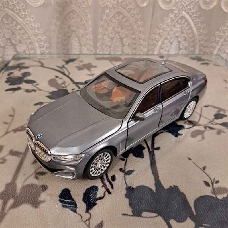 ماکت ماشین مدل بی ام و طرح BMW SERIES 7
