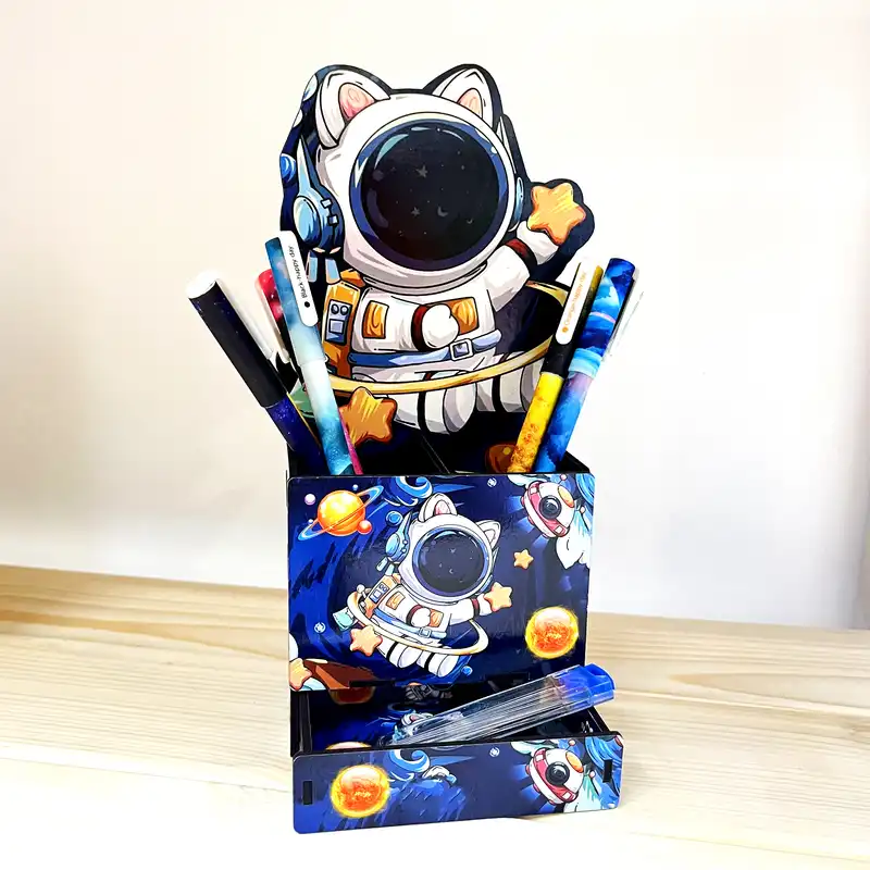 جامدادی رومیزی مدل فضانورد فانتزی کد 02