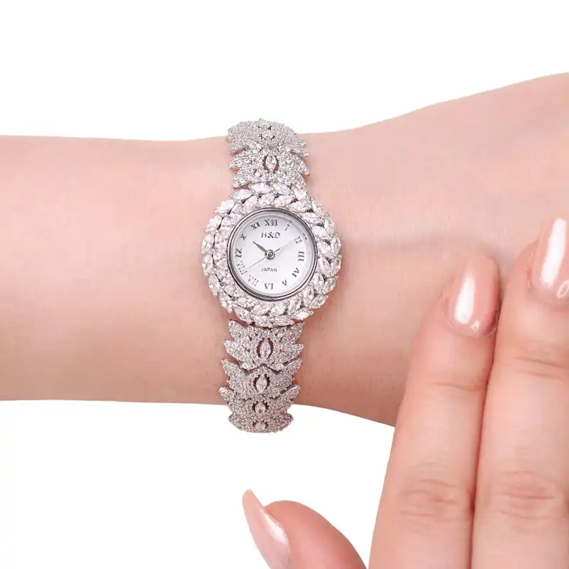 ساعت مچی عقربه ای نقره زنانه مدل باگت rzzdeh-051