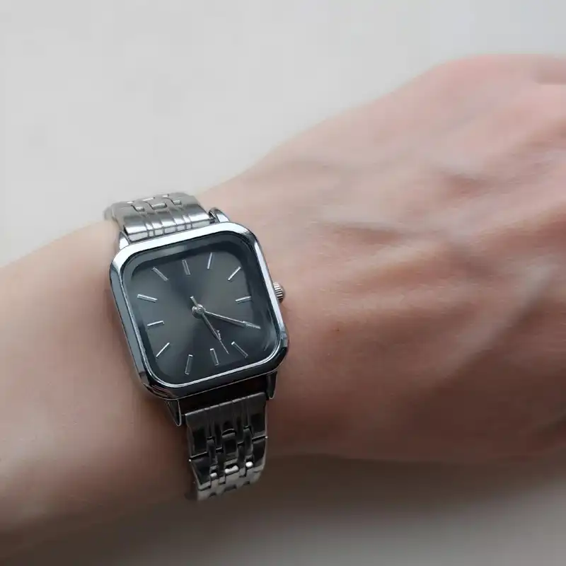 ساعت مچی عقربه ای زنانه مدل کلاسیک مینیمال بند استیل کد ۴