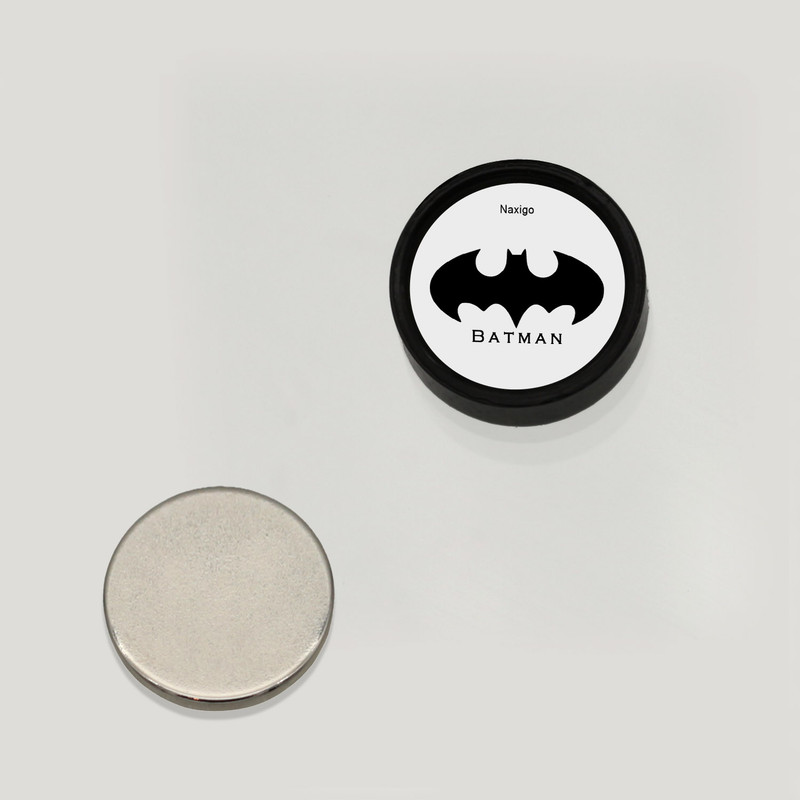 پیرسینگ گوش ناکسیگو مدل شب تاب طرح بتمن کد PM6560