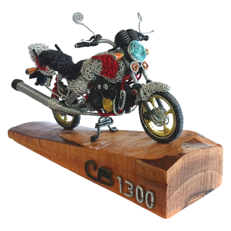 مجسمه سیمی مدل موتور cb 1300