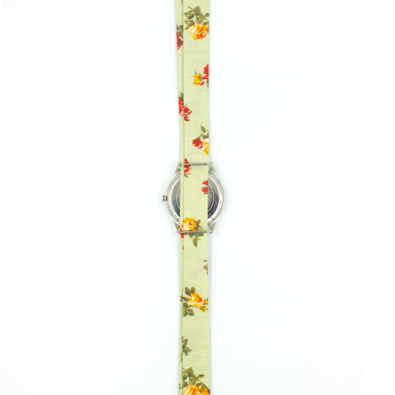 ساعت مچی عقربه ای زنانه مدل بند پارچه ای کد 2208 ساعت مچی عقربه ای زنانه مدل بند پارچه ای کد 2208