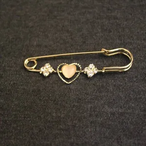 سنجاق سینه زنانه مدل  6