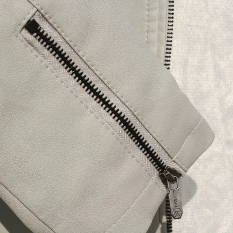 عکس شماره 9 : کت چرم مردانه مدل یقه دیپلمات