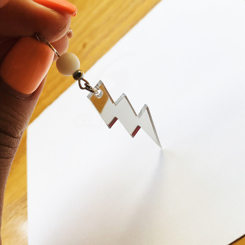 گوشواره دخترانه طرح رعد و برق گوشواره دخترانه طرح رعد و برق