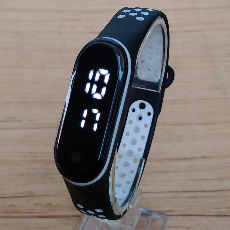 ساعت مچی دیجیتال مدل LED کد 12 ساعت مچی دیجیتال مدل LED کد 12