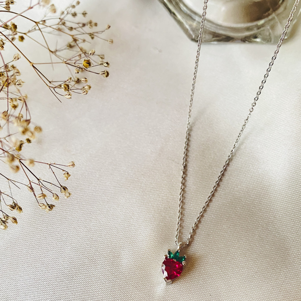 گردنبند دخترانه مدل توت فرنگی