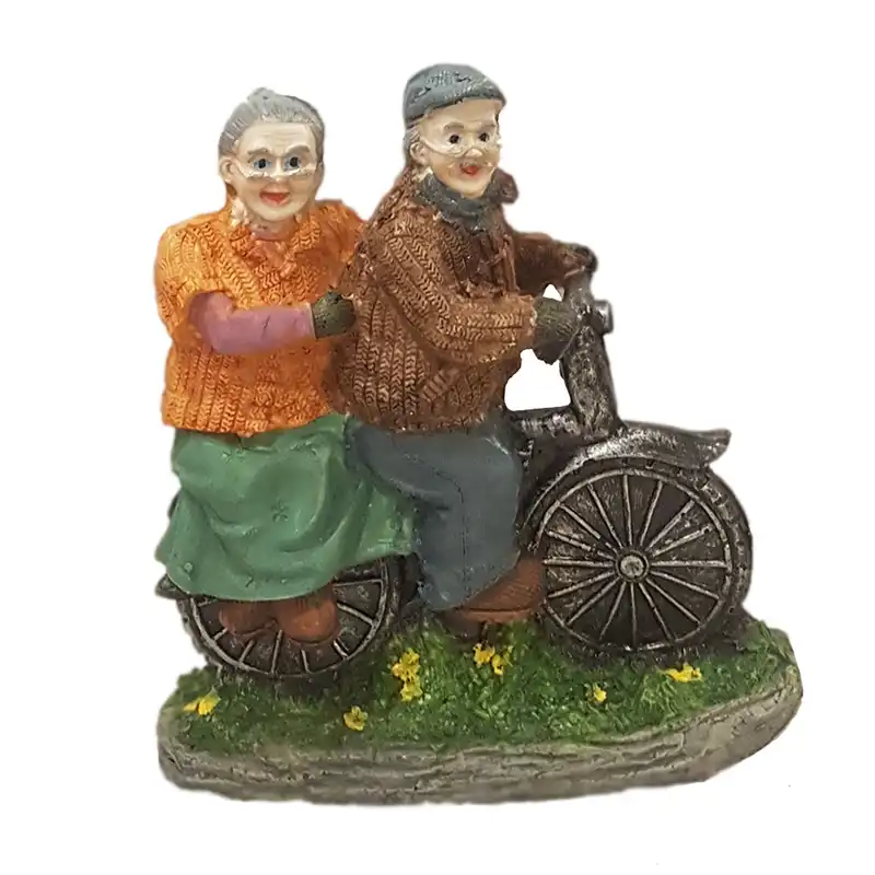 مجسمه مدل پیر زن و پیر مرد دوچرخه سوار