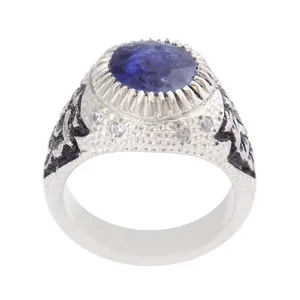 انگشتر نقره مردانه بازرگانی میلادی مدل سنگ یاقوت کبود رکاب دست ساز قلم زنی کد AM_2542