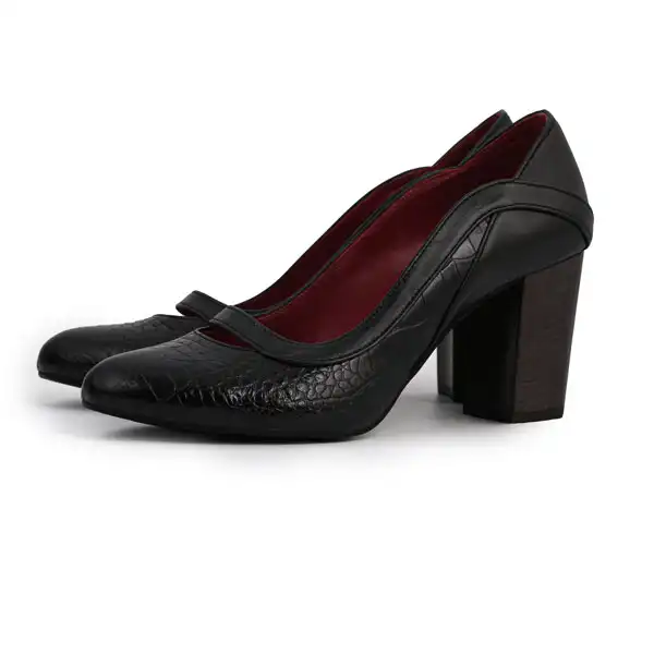 کفش زنانه چرم آگوست مدل B 110002