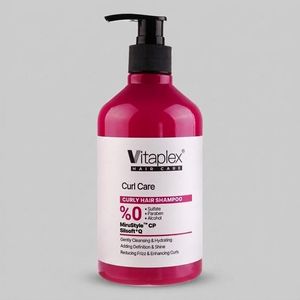 شامپو مو فر ویتاپلکس مدل Curl Care حجم 500 میلی‌لیتر، تقویت‌کننده، مرطوب‌کننده، لطافت‌بخش، کنترل چربی و جلوگیری از وز شدن مو، مناسب پوست سر معمولی، دارای گلیسیرین