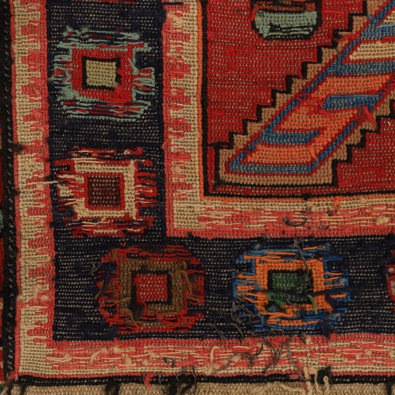 گلیم دستبافت یک و نیم متری مدل ورنی زمینه قرمز کد 40404881